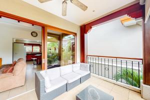 Macaw Oceans Club#20