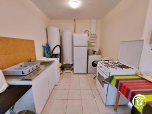 Maisons de vacances Gite Saint-Thomas-de-Courceriers, 4 pieces, 8 personnes - FR-1-600-107 : photos des chambres