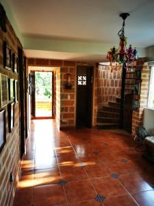 Finca con forma de castillo y piscina en Sopetrán