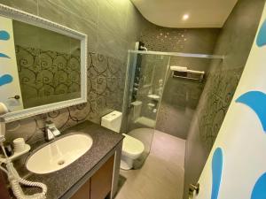 Phòng Deluxe Giường Đôi Có Ban Công (Deluxe Double Room with Balcony)