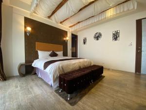 Phòng Deluxe Giường Đôi Có Bồn Tắm (Deluxe Double Room with Bath)