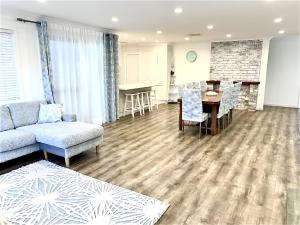 100m to Beach&Shop Spacious Pristine One Story Family Home