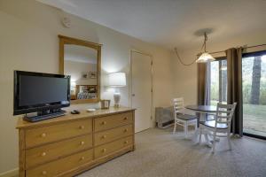 Cedarbrook Hotel Room w2 doubles 101