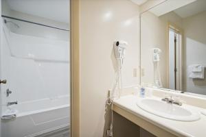 Cedarbrook Hotel Room w2 doubles 101