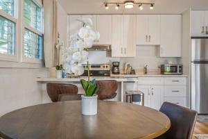 Kihei Kai Nani 100- Remodeled Ground floor, Oceanview, steps to Beach