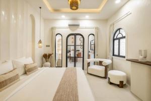 Villa Casa Thalasa with Waterfall Great Location