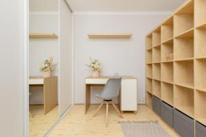 Central Warsaw Apartment with Home Office by Renters