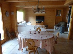 Chalets Sejour en famille dans un chalet cosy! : photos des chambres