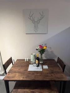 1-Bed House Sleeps 4 Free Parking