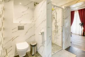 B&B / Chambres d'hotes Le Petit Chateau de Barbizon au Bois du Mee : photos des chambres