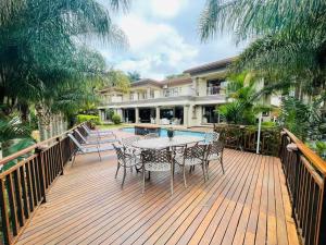 Palms On Byrne:Elegance Meets Serenity