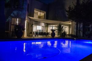 Luxury home walking distance to Blouberg beach