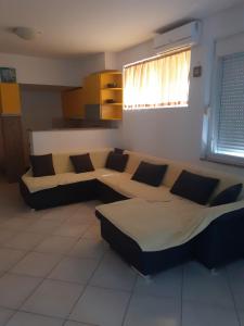 Apartments with parking space Sutivan, Brac - 5629