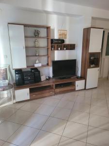 Apartments with parking space Sutivan, Brac - 5629