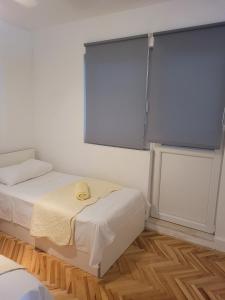 Apartments with parking space Sutivan, Brac - 5629