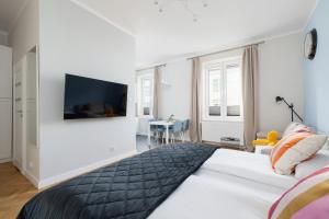 Modern Studio Kazimierz for 4 Guests only 1 km to Wawel Castle by Renters