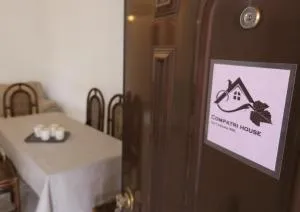 Compatri House - Colonna