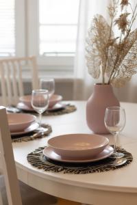 Spacious Apartment Zawiszy Wola by Noclegi Renters