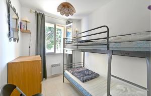 Maisons de vacances 3 Bedroom Nice Home In Mazan : photos des chambres