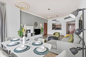 StoneTree - Elegant 2BR with 1 Maids Room