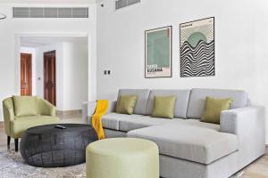 StoneTree - Elegant 2BR with 1 Maids Room