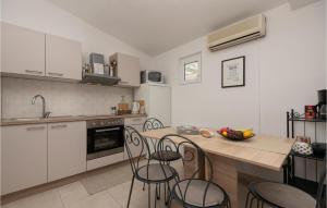 Pet Friendly Apartment In Baska Voda