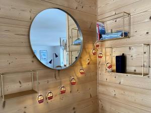 Chalets Chalet renove pour 12 pers., a 100m des pistes, 300m des commerces, terrasses et parking inclus - FR-1-733-146 : photos des chambres