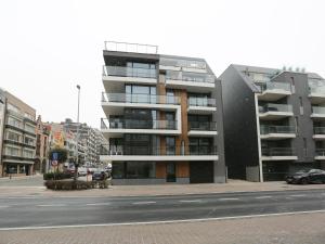 Apartment in Middelkerke with Large Terrace