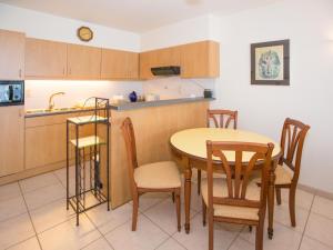 Partial Sea View Getaway