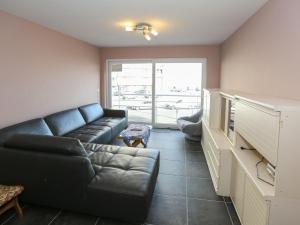 Sleek Stay by the Sea