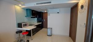 Grand Avenue Pattaya - Luxury Suite - 2 bedroom 2 baths - Pool-view