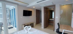 Grand Avenue Pattaya - Luxury Suite - 2 bedroom 2 baths - Pool-view