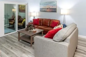 Elegant 2BR Condo with Pool near Crystal Lake - West Dixie Bend