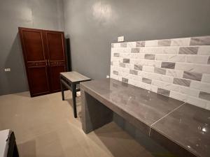 Limewood Residences- Bago City good for 4