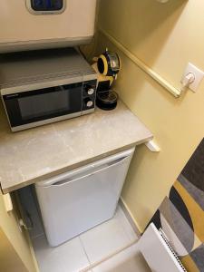 Fresh smartly designed Studio Flat & sunny balcony