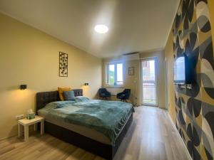 Fresh smartly designed Studio Flat & sunny balcony