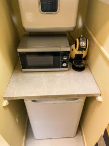 Fresh smartly designed Studio Flat & sunny balcony