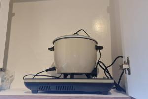 Affordable Condo in Makati w Wi-Fi, Netflix, Pool