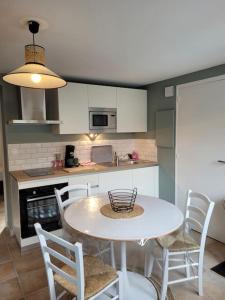 Appartements Le cours Donville, appart neuf a 100m de la mer : photos des chambres