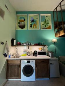 Cozy loft with parking and private patio w grill