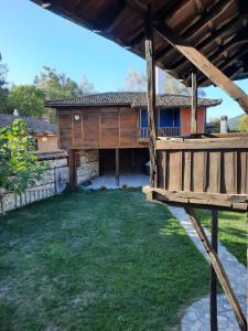 ЧОЛАКОВАТА КЪЩА