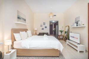 Golf Views & Spacious Balcony & Al Hamra