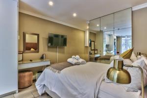 Hyde Park on the Square III