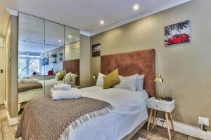 Hyde Park on the Square III