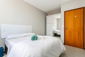 Apto em condomínio pé na areia, c piscina MHR308