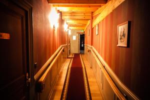 Hotels Les Ecuries de la Tour : photos des chambres