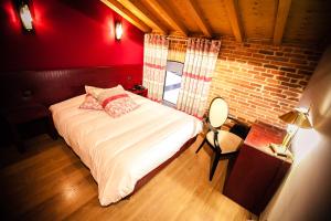 Hotels Les Ecuries de la Tour : photos des chambres