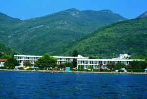 Hotel Kamelija - Hotéis de 2 estrelas em Tivat