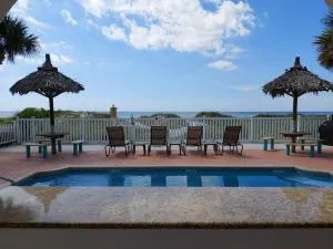 ON THE BEACH 2 bed 2 bath large and bright condo - إنديان روكس بيتش