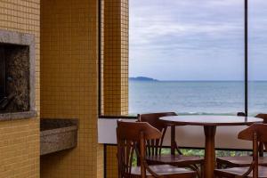 Ilha do Mel 102 – Lindo apartamento com Vista Panorâmica para o Mar em Quatro Ilhas, com Roupa de Cama e Toalhas Inclusas.